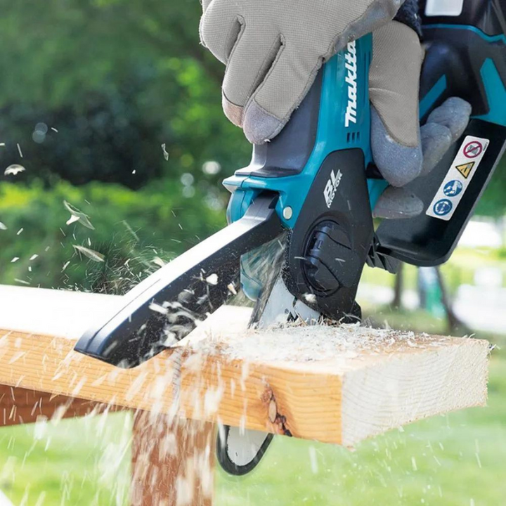 MOTOSIERRA INALAMBRICA MAKITA + HERRAMIENTAS + 2 BATERIAS PROMOCION CIERRE DE LA TIENDA - ENVIO GRÁTIS 24HR MRW